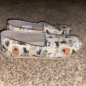 Halloween toms